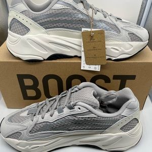 Yeezy boost 700 Static